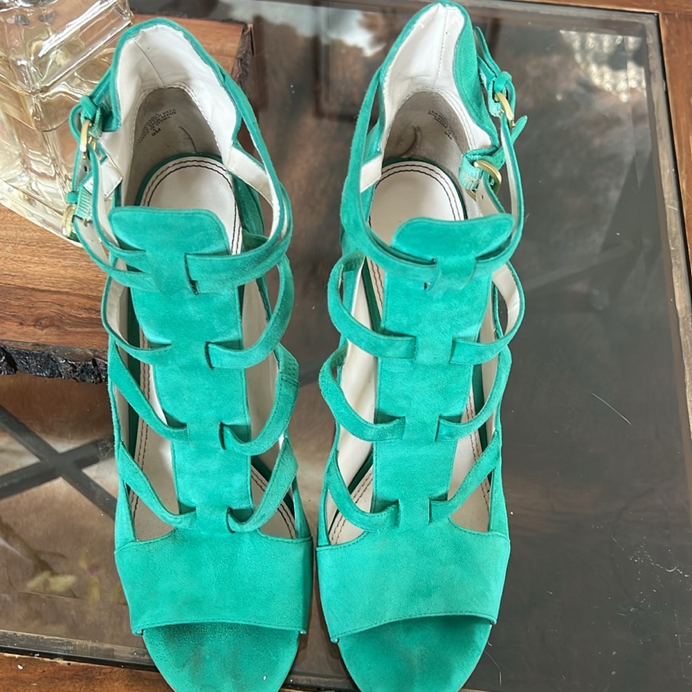 Rachel Roy Suede Teal Heels - Picture 10 of 12